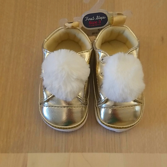 Size 3 Girls Gold Pom Pom Infant Shoes BNWT - Picture 1 of 2